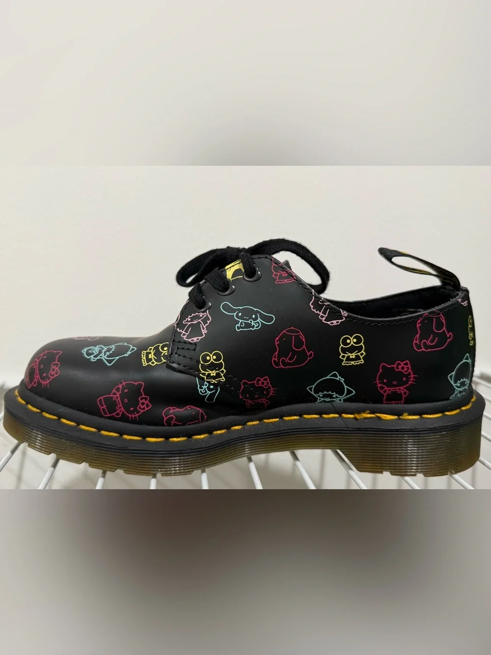 RIGHT ONLY Dr. Martens X Hello Kitty & Friends 1461 Leather SZ 6 Amputee